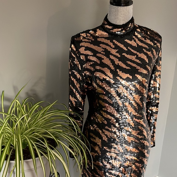 Mark & John after 5 sequin dress - Picture 4 of 7